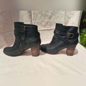 Cole Haan Women's Cassidy Buckle Leather Ankle Boot Black Leather Sz 7B Preowned